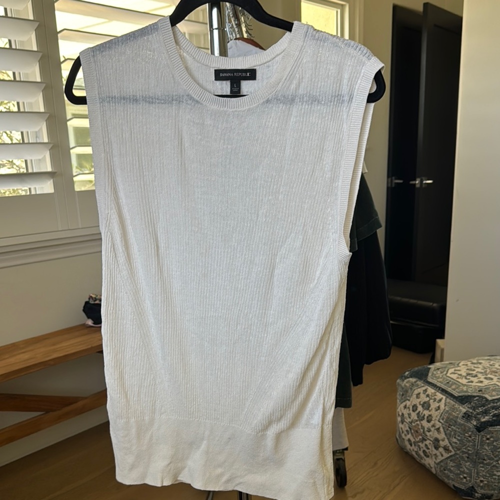 Banana Republic White Sleeveless Muscle Tee